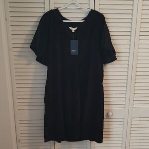 Crown & Ivy Black Short Sleeve Shift Dress
